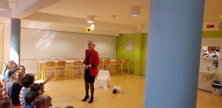 Mirna - prvi solski dan, pozdrav ravnateljice, foto IV, OS Mirna (1)